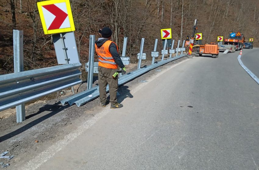  Parapete metalice montate pe DN 17C, între Fiad și Romuli, pentru siguranța traficului. FOTO