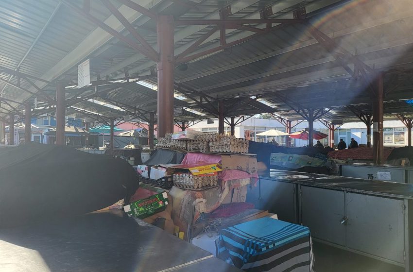  Revoluție digitală în Piața Decebal din Bistrița: tarabele clasice vor fi înlocuite cu mese inteligente, activate prin cod QR