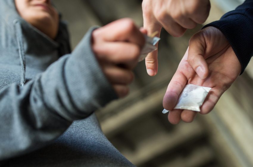  Tânăr din Năsăud, închis pentru trafic de droguri după o condamnare definitivă