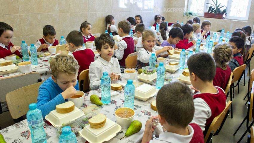  Aproape 1.400 de elevi din Bistrița vor primi zilnic hrană prin programul „Masă Sănătoasă”