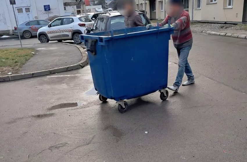  Fals angajat la salubritate, prins cu „schema tomberonul” pe strada Gării din Bistrița. FOTO