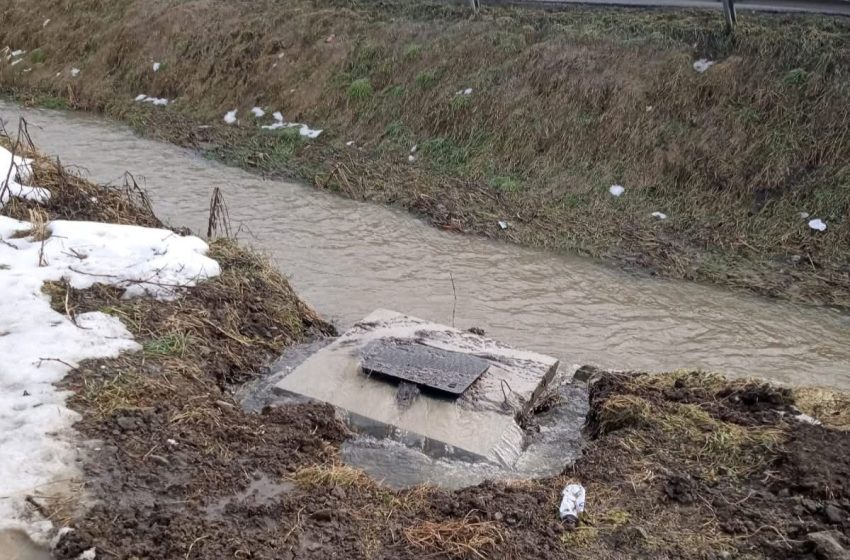 Deversări de ape uzate în Dumitra: amendă de 30.000 de lei aplicată de Garda de Mediu