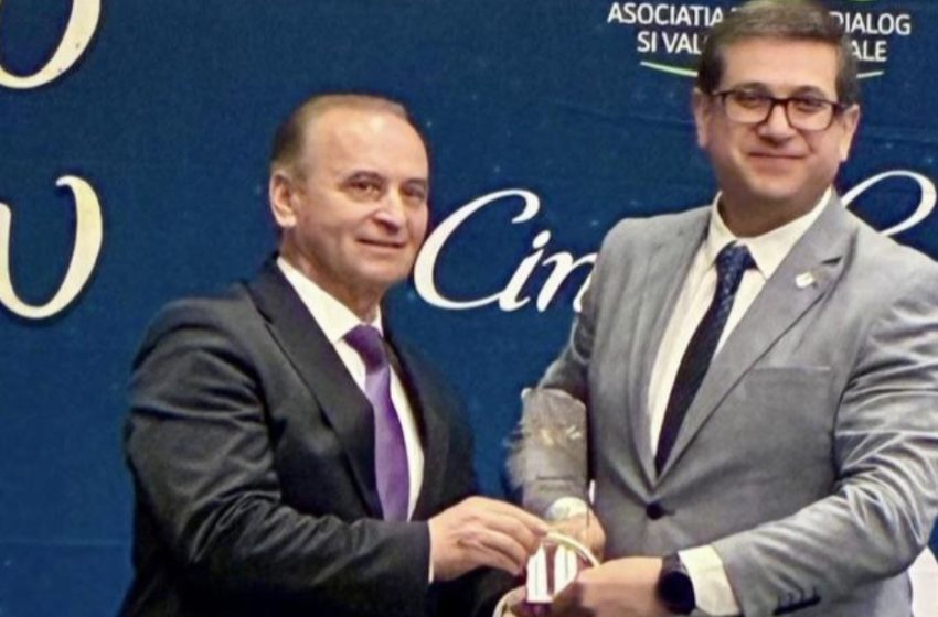  Managerul CJC Bistrița-Năsăud, Alexandru Pugna, premiat la Gala Valorilor Universale de la București. FOTO