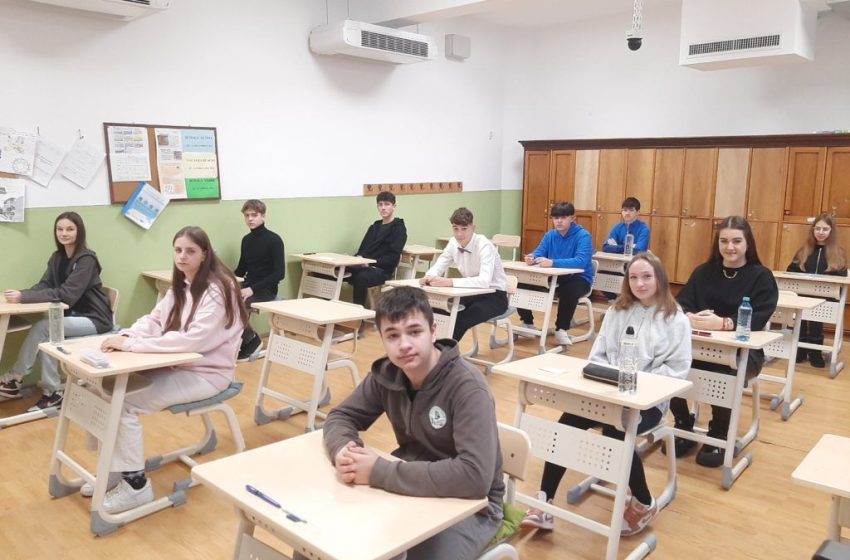  Rezultate încurajatoare la Simularea Națională: Elevii peste pragul de promovare. Topul notelor de 10