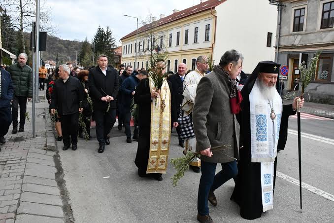  Procesiune de Florii pe străzile Bistrița, urmată de slujbă la Biserica de la Coroana