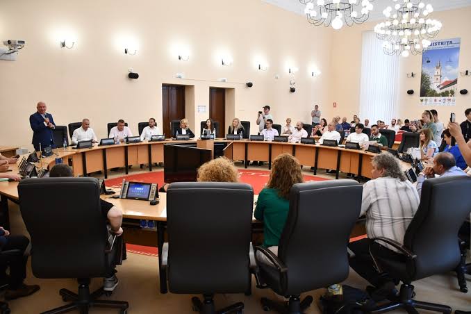  Reorganizare majoră la Primăria Bistrița: numărul de posturi, redus la 495