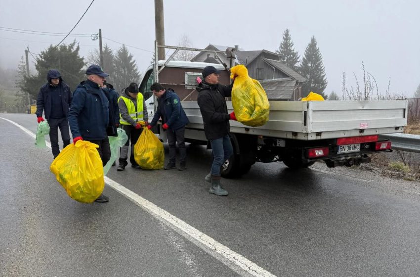  Colibița, mai curată cu peste 100 de saci de deșeuri: mobilizare exemplară a voluntarilor. FOTO