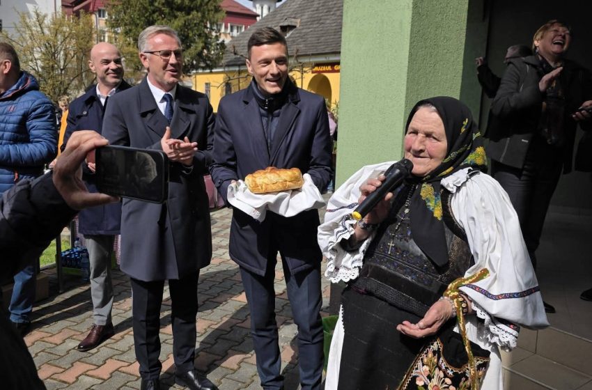 Primarul Dorin Vlașin a fost prezent la Târgul de Paște din Țara Năsăudului. FOTO