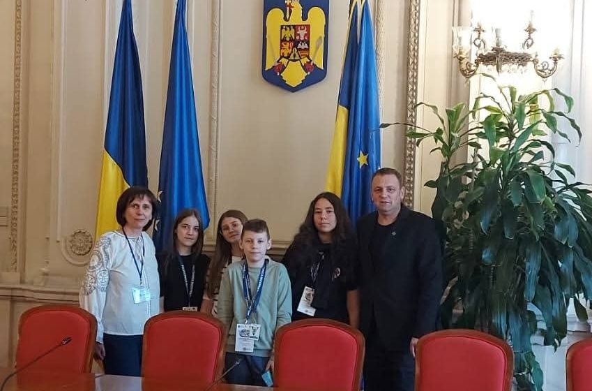 Senatorul Cristian Nicula: Viitorul prinde contur. Elevii bistrițeni duc excelența în tehnologie până la nivel național. FOTO