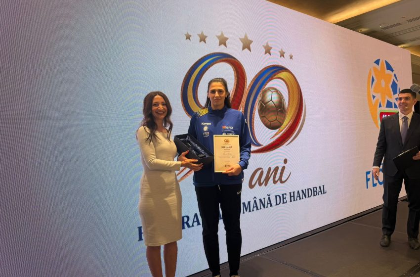  Regina handbalului românesc vine de la Gloria Bistrița! Lorena Ostase, desemnată cea mai bună jucătoare a sezonului trecut