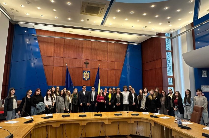  Consiliul Județean al Tinerilor Bistrița-Năsăud și-a ales conducerea! FOTO