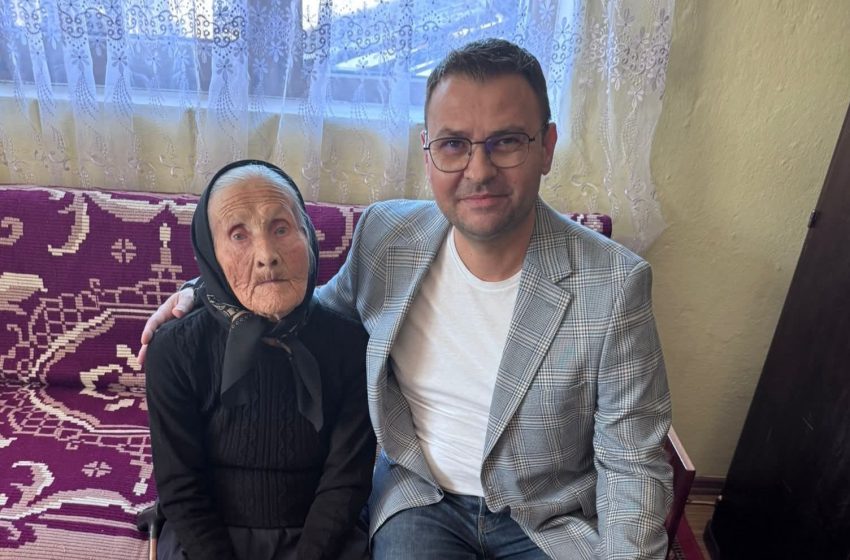  Daniel Suciu: 7 copii, 16 nepoți, 34 de strănepoți, o familie frumoasă, de la cel mai mic de 5 luni, la doamna Maria din Căianu Mare de un secol! FOTO