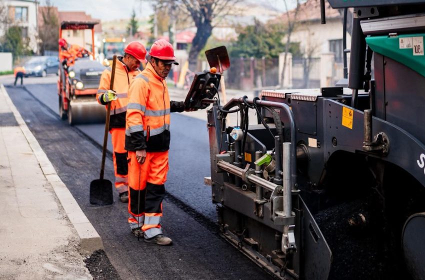  Lucrările de asfaltare continuă în Bistrița: intervenții pe mai multe străzi importante din oraș