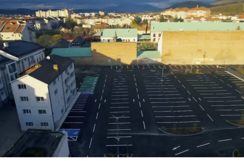  Parcare modernă cu peste 200 de locuri, deschisă pe strada Bistricioarei din Bistrița înainte de Paște.