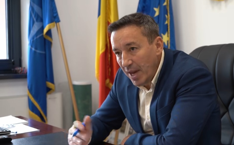  Primarul comunei Prundu Bârgăului, Doru Crișan, amenință cu demisia. Cauza o reprezintă oprirea finanțării de 47 de milioane de lei pentru un campus școlar