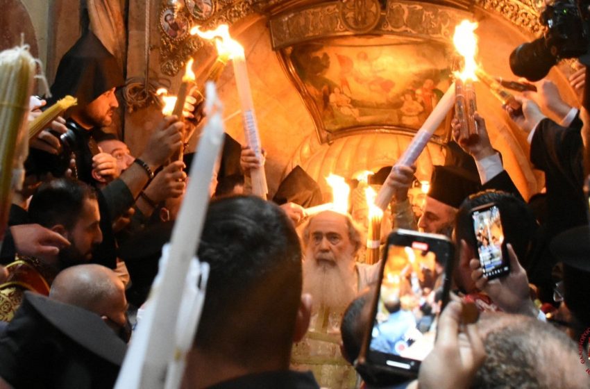  Sfânta Lumină – adusă, sâmbătă seara, de la Ierusalim
