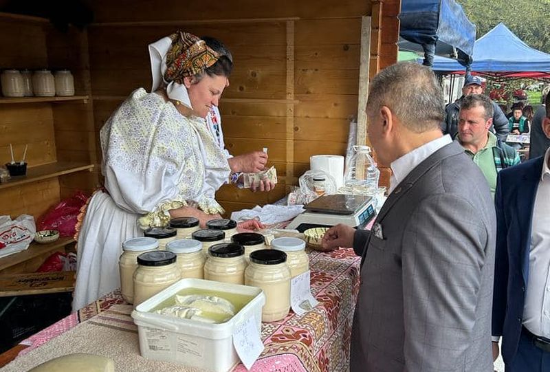  Sângeorz-Băi își celebrează tradițiile: Târgul Laptelui de Oi și Sărbătoarea Sângeorzenilor adună comunitatea