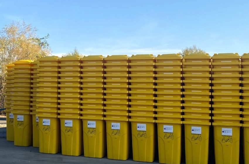  Începe distribuirea pubelelor pentru colectarea selectivă în municipiul Bistrița