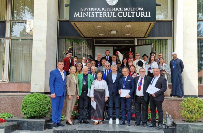  Diplomație culturală prin folclor: Dorel Cosma și artiști din zece țări, primiți la Ministerul Culturii din Republica Moldova
