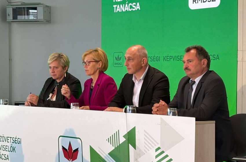  UDMR a adoptat Planul pentru Diaspora Internă 2025–2029. Decsei Attila: „Coeziunea comunitară trebuie demonstrată zi de zi.” FOTO