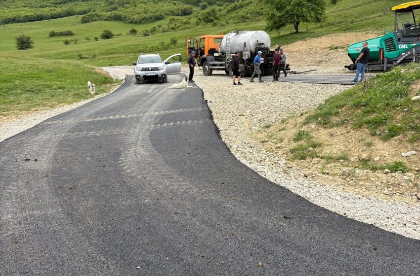  Paul Știr: Un moment istoric pentru Căianu Mic! A început asfaltarea drumului de la Tăul Căianului. FOTO