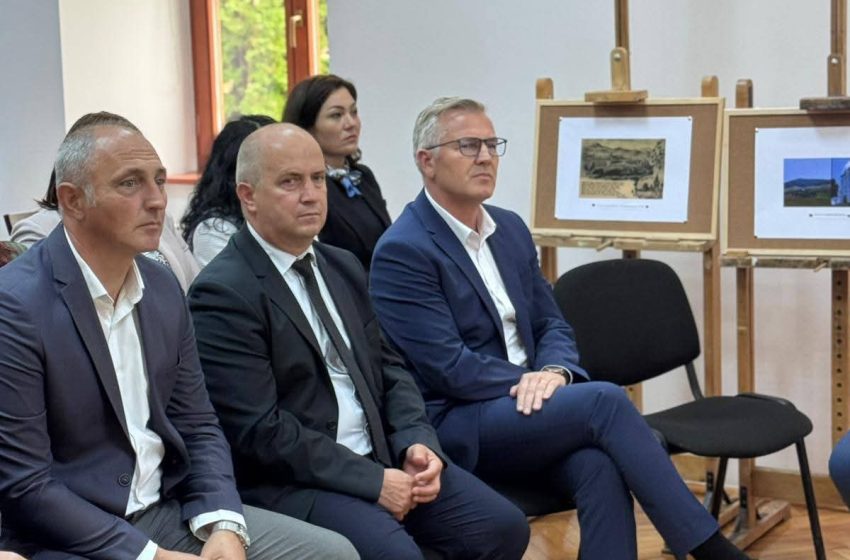  Educația și viitorul comunității, în centrul unei întâlniri dedicate tinerilor la Bistrița. FOTO