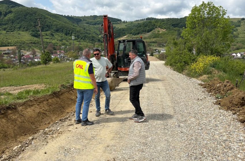  Legătură modernizată între Ciceu-Poieni și Dobricel. Primarul Paul Știr: „Investim în drumuri și în siguranța oamenilor”. FOTO