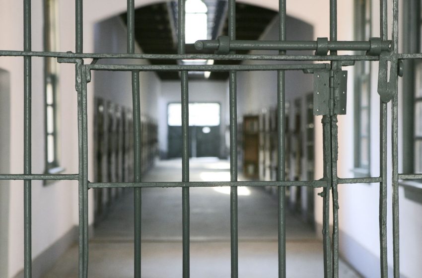  Doi bărbați condamnați la închisoare, încarcerați de polițiștii bistrițeni