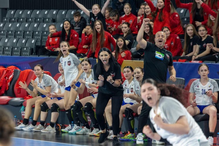 Mihaela Evi, mesaj tranșant către administratorii paginii de Facebook, Handbal feminin