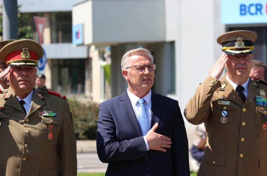 Stelian Dolha: Dumnezeu să aibă în pază țara noastră! La mulți ani, România!