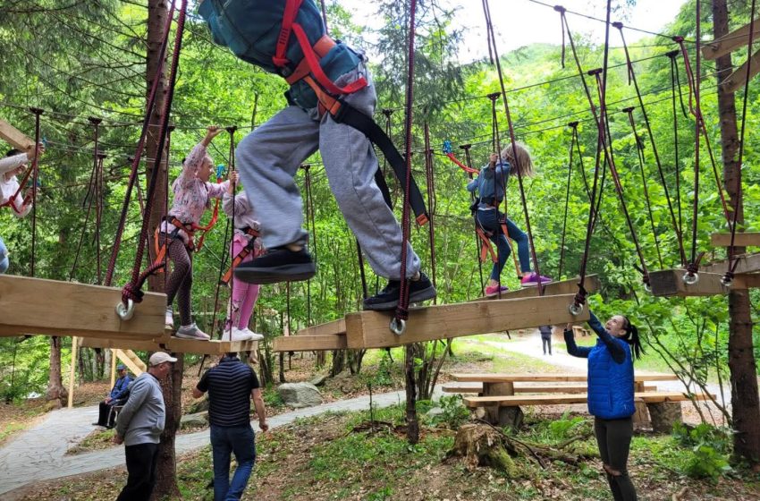 Parcul de Aventură Parva se deschide oficial O zi plină de distracție și adrenalină în mijlocul naturii