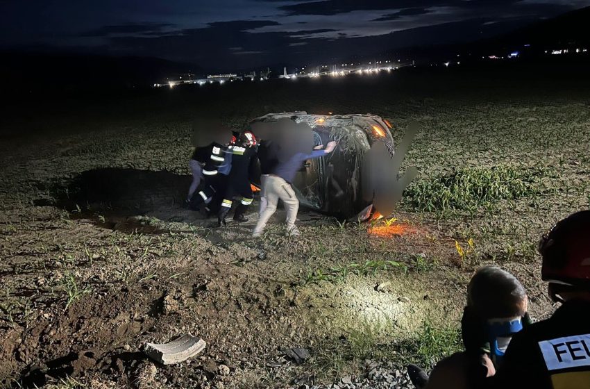  Mașină răsturnată la Sărata! Trei persoane au ajuns la spital după un accident petrecut în timpul nopții