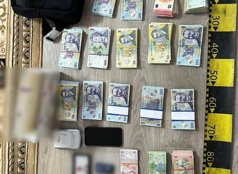  Afacere de familie cu droguri, destructurată la Jelna: 3 kilograme de canabis vândute pentru 1.500 de euro