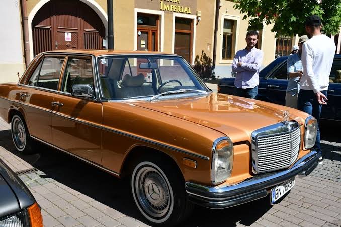  Motoarele trecutului revin la viață în centrul Bistriței! Retro Parada Primăverii transformă Pietonalul Liviu Rebreanu într-un muzeu pe roți
