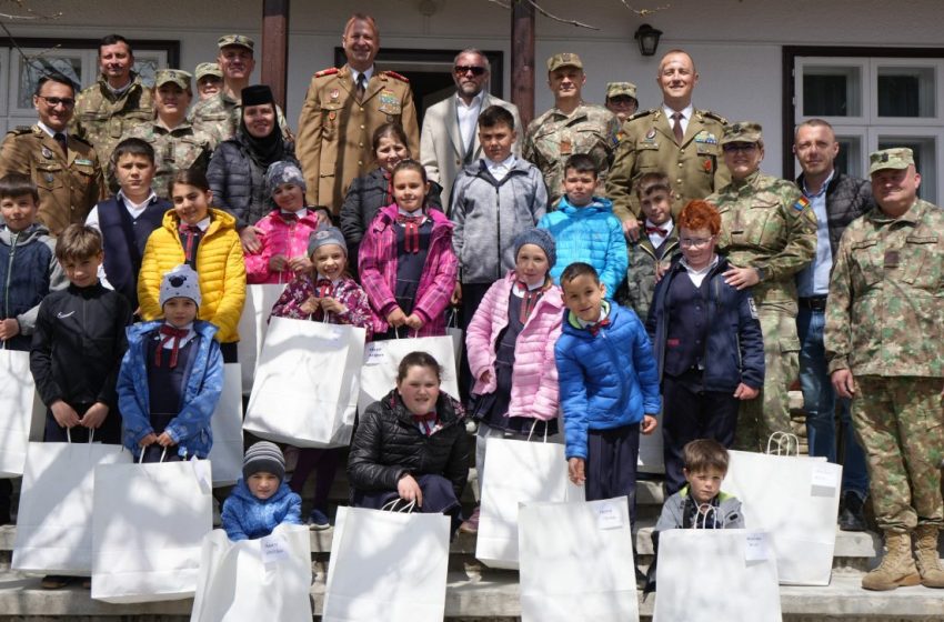  Militarii bistrițeni, misiune de suflet la copiii de la Piatra Fântânele