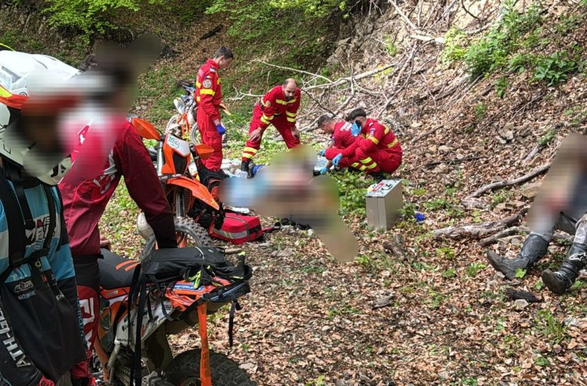  PRUNDU BÂRGĂULUI: Un motociclist de 19 ani a murit după ce a căzut într-o prăpastie