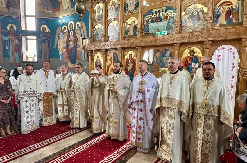  Credință, comuniune și binecuvântare la hramul Parohiei „Sfânta Treime” din Bistrița
