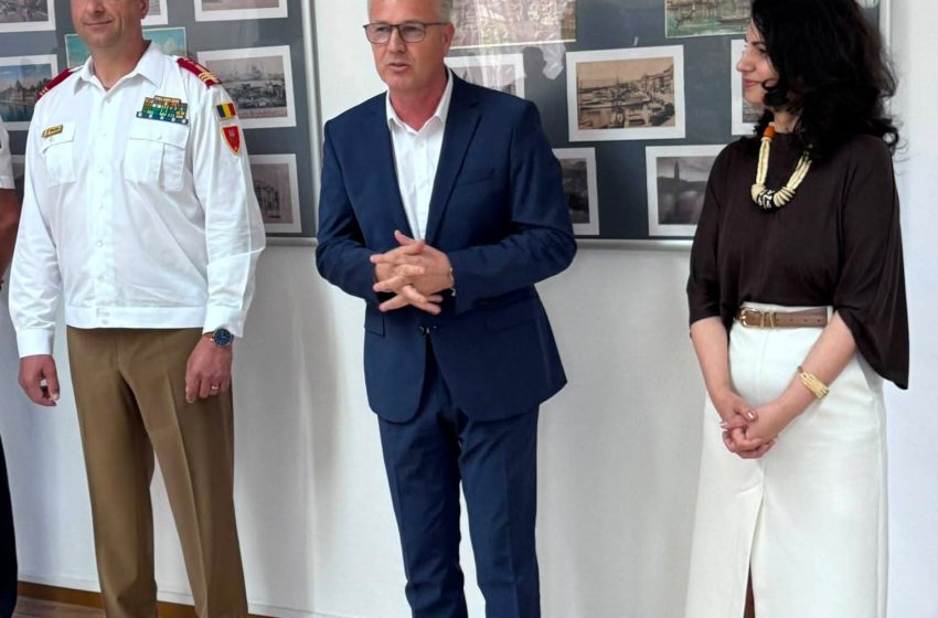  Prefectul Stelian Dolha, prezent la vernisajul expoziției „Hai-Hui prin Europa”. FOTO