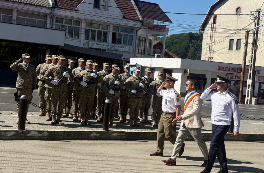  Primarul Doru Crișan: Drapelul României este o emblemă sacră a identității noastre