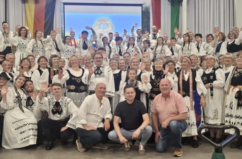  Primarul Gabriel Lazany, prezent în Germania la aniversarea a 60 de ani a comunității sașilor din Drabenderhöhe. FOTO