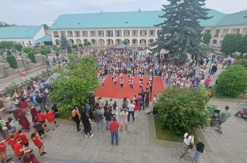 „Magia Copilăriei” a adus zâmbete și voie bună la Complexul Muzeal Bistrița-Năsăud. FOTO