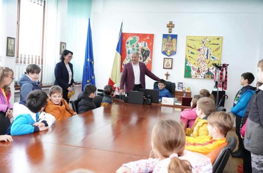  Emil Radu Moldovan: La Mulți Ani, dragi copii!