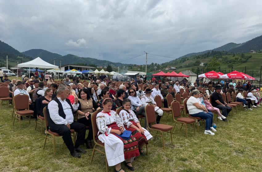  Oameni mulți la Sâmbra Oilor de la Ilva Mare! Tradițiile și folclorul au unit comunitățile într-o sărbătoare de suflet. FOTO