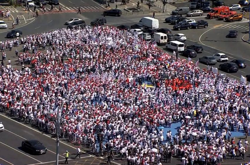  Val de proteste în țară față de noua lege a salarizării
