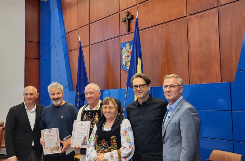  Diplome de Excelență pentru trei ambasadori ai valorilor bistrițene. FOTO