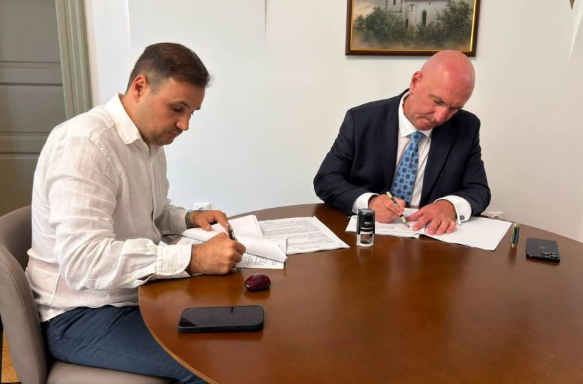  Primarul Gabriel Lazany a semnat contractul pentru regenerarea urbană a zonei Independenței Nord