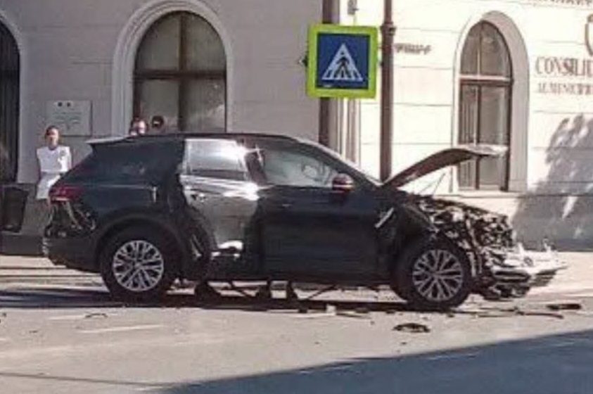  Deputatul Bogdan Ivan, implicat într-un accident rutier chiar în fața Primăriei Bistrița