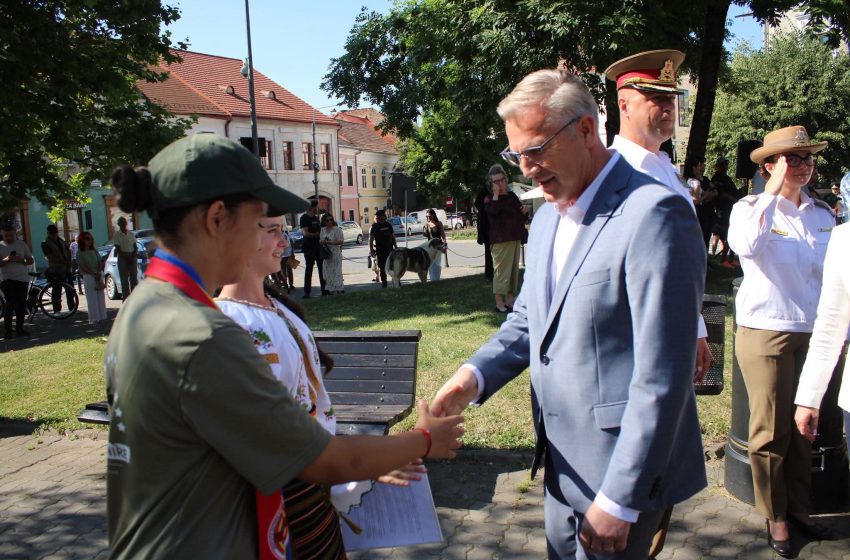  Prefectul Stelian Dolha, mesaj de Ziua Drapelului Național: „Să îl cinstim cu respect, mândrie și responsabilitate”