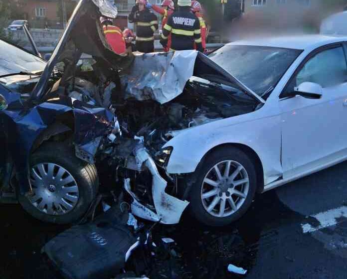  Un șofer din Bistrița-Năsăud a provocat un grav accident duminică seară pe DN1C, în localitatea clujeană Iclod, trimițând patru persoane la spital.