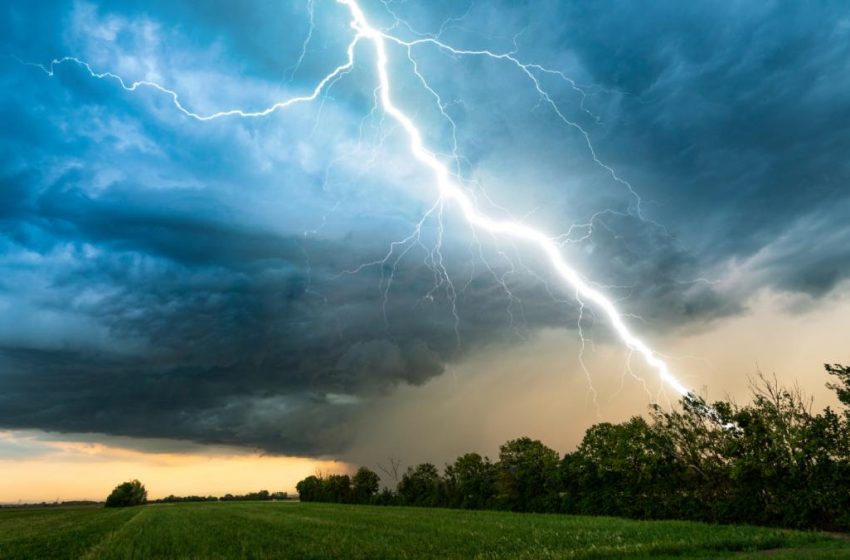  Cod galben de vijelii și furtuni în Bistrița-Năsăud. Meteorologii avertizează asupra fenomenelor periculoase